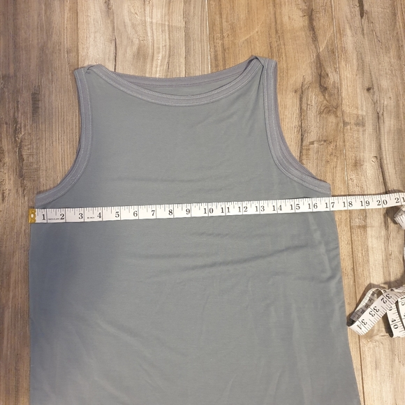 NWOT Paper Label Tank - Picture 6 of 7